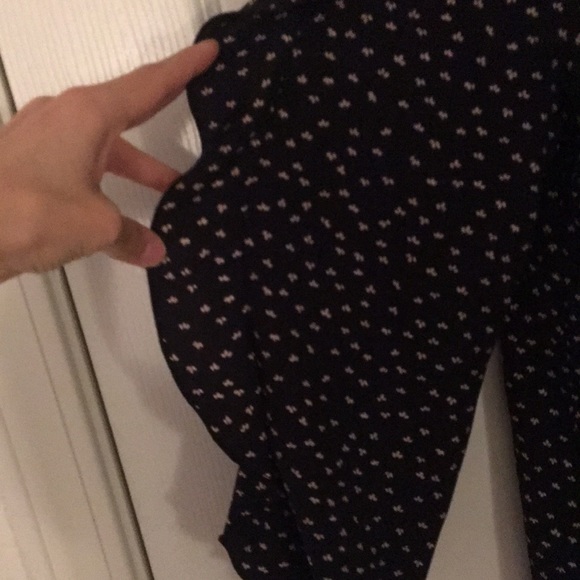 NWOT Adorable, flutter ruffle sleeve LC top - Picture 4 of 7